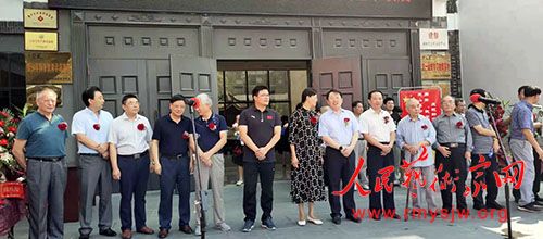 ��������ï��������չ��Ļʽ�ڽ�����ɽ����