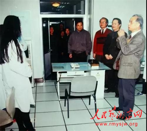 王谨:夜班的苦与乐 王谨:夜班的苦与乐