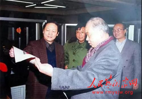 王谨:夜班的苦与乐 王谨:夜班的苦与乐