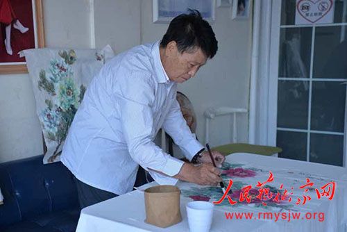 青春不墨千秋画,牡丹无暖四季发 青春不墨千秋画,牡丹无暖四季发
