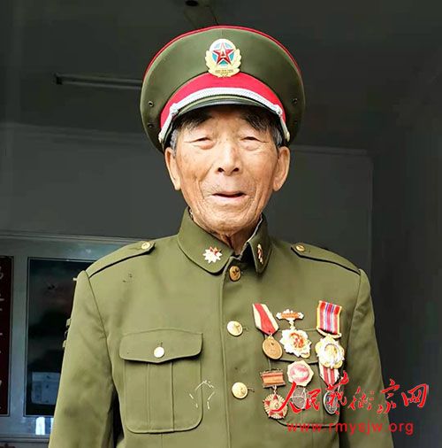 海韵: 平凡的军魂——对话一名立了16次战功的老兵 海韵: 平凡的军魂——对话一名立了16次战功的老兵