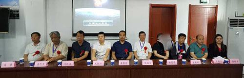 ������ɽ�׿��յص�����ʫ�黭ӡ�������չ�ߺ�ɫ�Ļ��ɷ����ںӱ������з���������