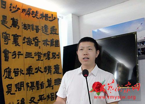 ������ɽ�׿��յص�����ʫ�黭ӡ�������չ�ߺ�ɫ�Ļ��ɷ����ںӱ������з���������