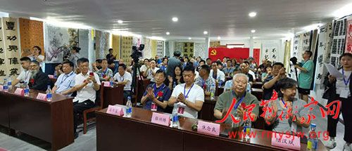 ������ɽ�׿��յص�����ʫ�黭ӡ�������չ�ߺ�ɫ�Ļ��ɷ����ںӱ������з���������