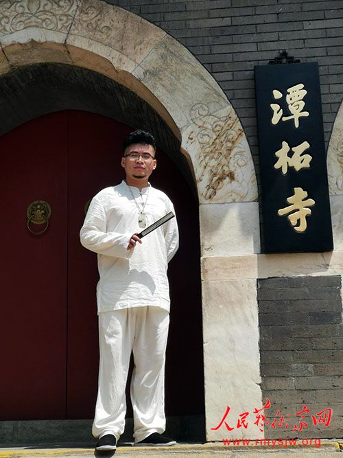 ���ں�ɳ���������һ��