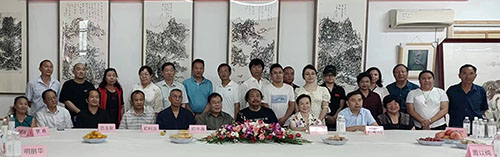 �ܹݳ�ί����̸���ڱ���һ���黭Ժ�ٿ�