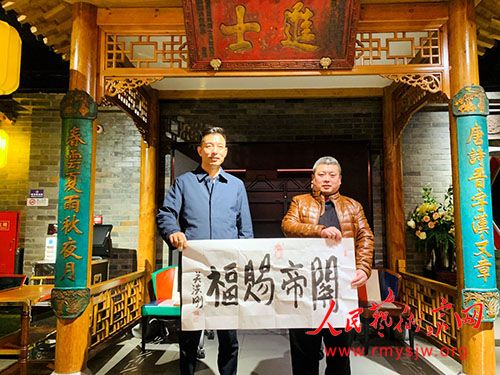 �簲������ʼ�˷��ΰ�������н��Ǻ����Ŷ�һ���߽�������빫�桷��־������Ļ�����