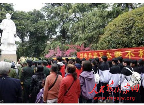 ����������������Ⱥ������ ����Ӣ�ۡ���־��