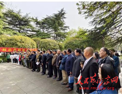 ����������������Ⱥ������ ����Ӣ�ۡ���־��