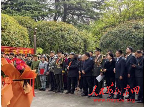 ����������������Ⱥ������ ����Ӣ�ۡ���־��