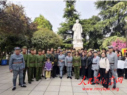 ����������������Ⱥ������ ����Ӣ�ۡ���־��