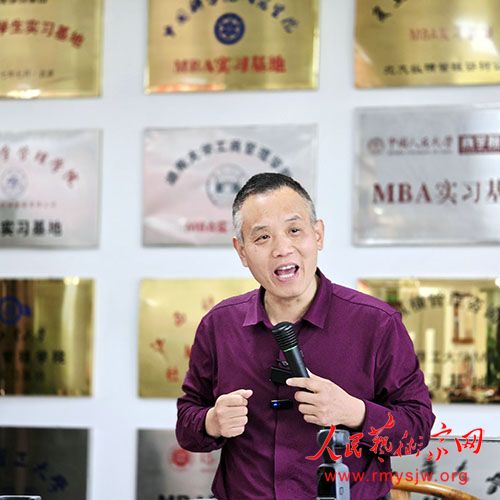 屈原后裔北大纵横开讲,重启“诗歌万里长征” 屈原后裔北大纵横开讲,重启“诗歌万里长征”