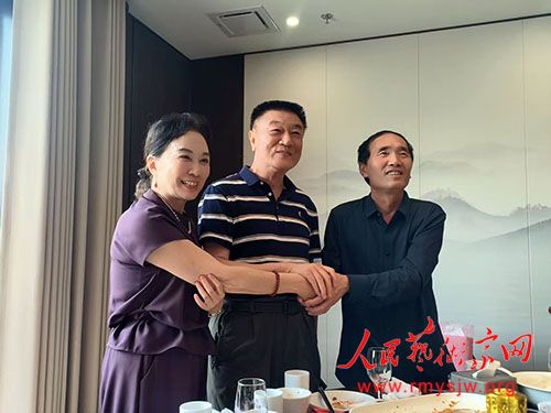 �ܹݺ��Ļ��������þ����������г�������̸���ھ��ٿ�