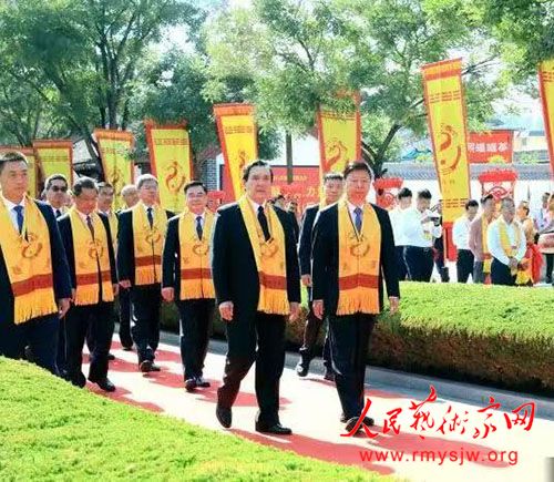 �������˴����־������Ů�л���������ʻ���ᵳ����ǡ���ϯ�����䲩ʿ����ǰ��