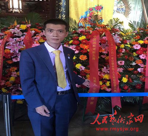 �������˴����־������Ů�л���������ʻ���ᵳ����ǡ���ϯ�����䲩ʿ����ǰ��