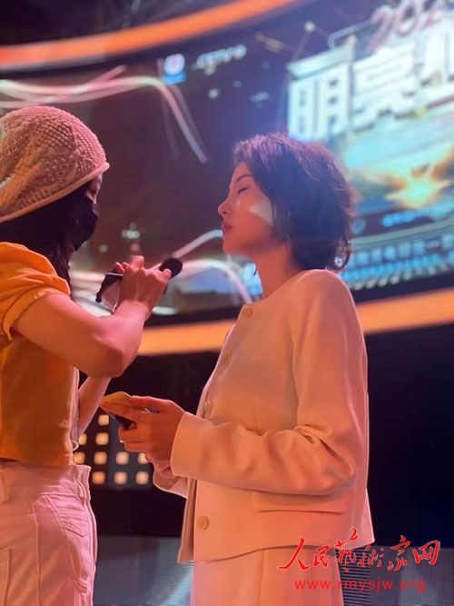 �ټ�֮�ϣ�����֮�䣺������ټ�Ҷ�Ƶ��������¶�