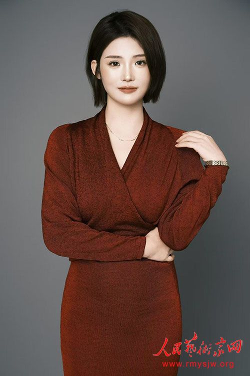 �Ӹ��ٵ���ͷ�٣����Ŵ�����Ҷ�Ƶı����黳