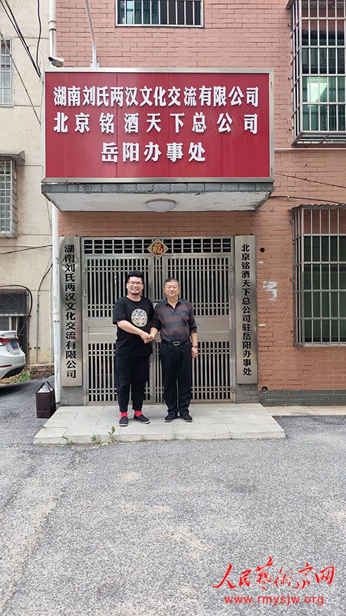 �����Ļ���ʼ�����������ú������������Ļ��о��� �����Ļ�����